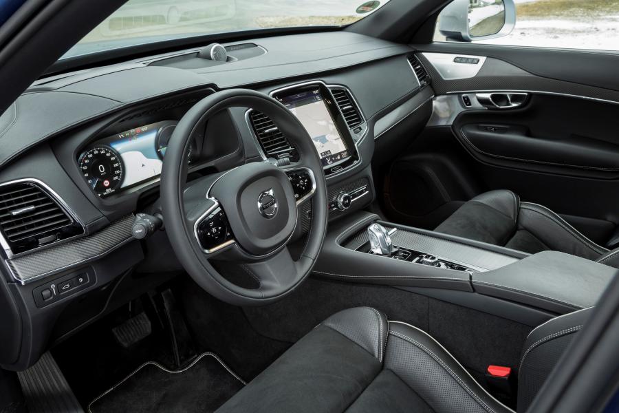 Интерьер Volvo XC90 T8 R-Design 2016 года  (фото 31 из 32)